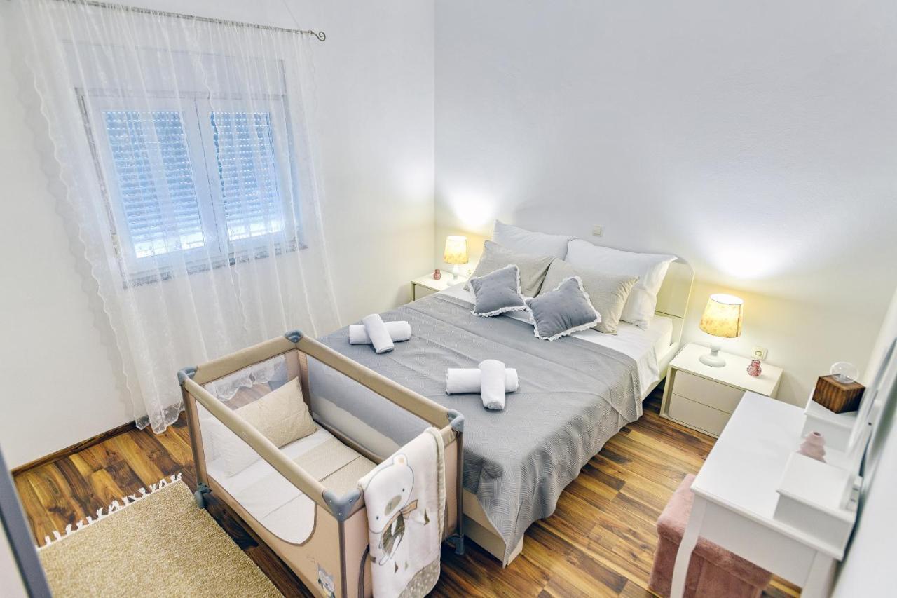 Holiday Apartment -Zara Esterno foto