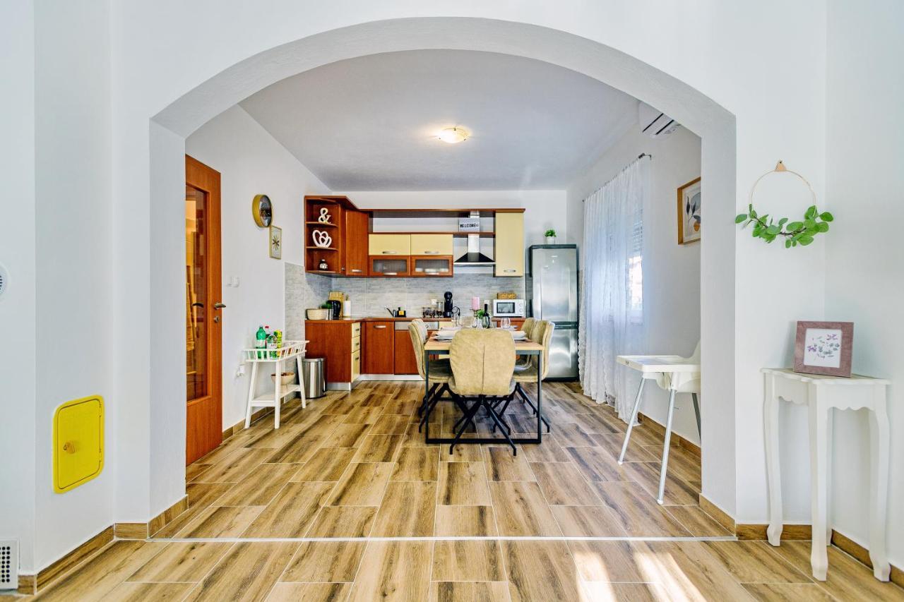 Holiday Apartment -Zara Esterno foto